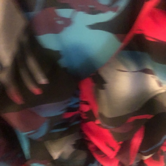 Colorful shapely longer blouse - Picture 2 of 3